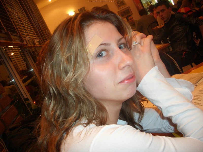 Русская баба из 90ых с большой попой позирует на камеру 14 фото Русская баба из 90ых с большой попой позирует на камеру 14 фото