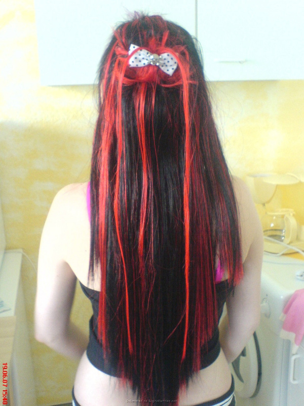 Неформалка с разноцветными волосами показала киску с пирсингом 5 фото Неформалка с разноцветными волосами показала киску с пирсингом 5 фото