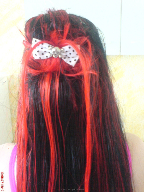 Неформалка с разноцветными волосами показала киску с пирсингом 6 фото Неформалка с разноцветными волосами показала киску с пирсингом 6 фото