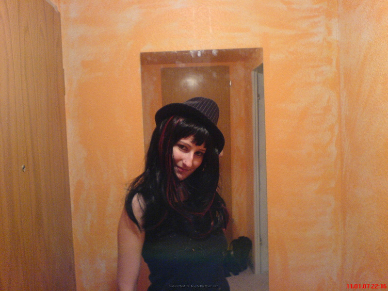 Неформалка с разноцветными волосами показала киску с пирсингом 28 фото Неформалка с разноцветными волосами показала киску с пирсингом 28 фото