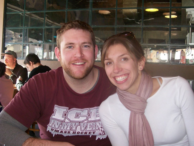 Молодая девка в нижнем белье стоит раком, оперевшись на стул 1 фото Молодая девка в нижнем белье стоит раком, оперевшись на стул 1 фото