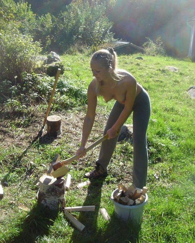 Русская жена колит дрова на даче и ебется с мужем 6 фото Русская жена колит дрова на даче и ебется с мужем 6 фото