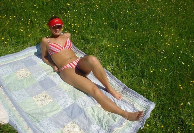 Русская жена колит дрова на даче и ебется с мужем 1 фото Русская жена колит дрова на даче и ебется с мужем 1 фото