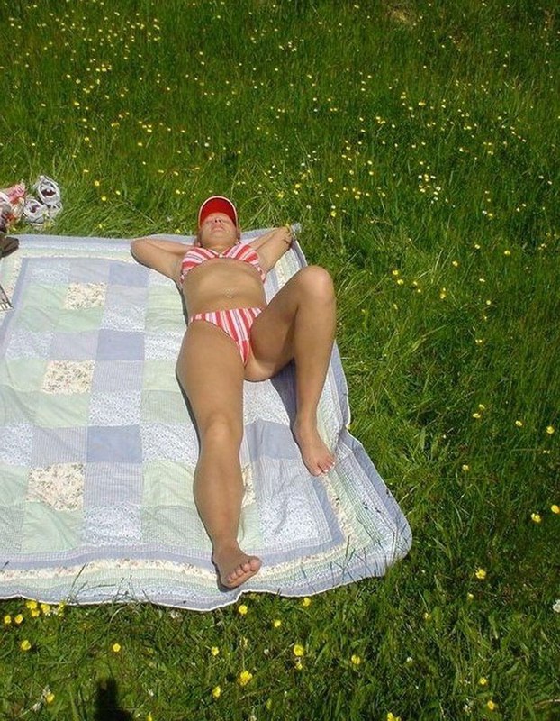 Русская жена колит дрова на даче и ебется с мужем 2 фото Русская жена колит дрова на даче и ебется с мужем 2 фото