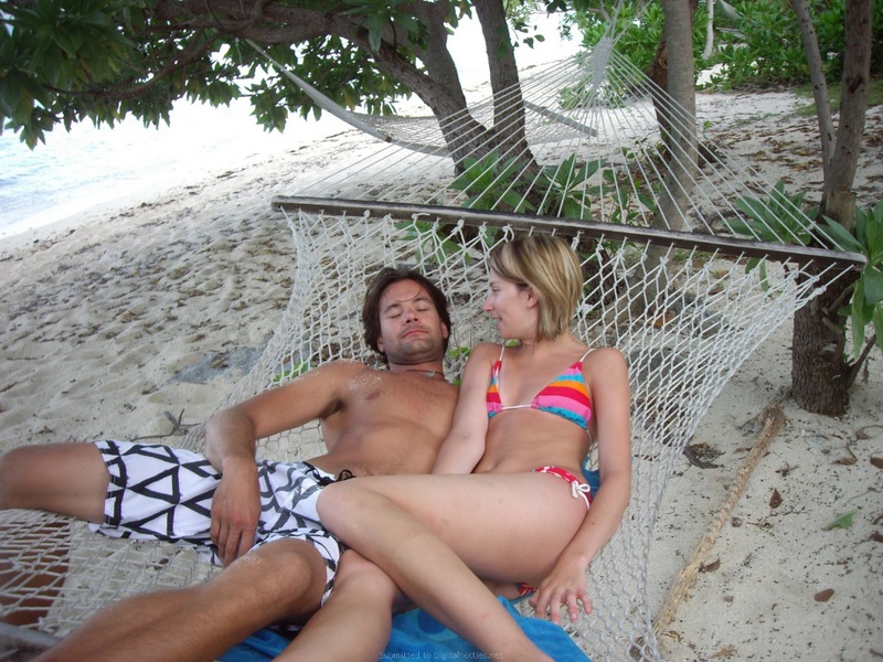 Сексуальные игры молодой пары на отдыхе 18 фото Сексуальные игры молодой пары на отдыхе 18 фото