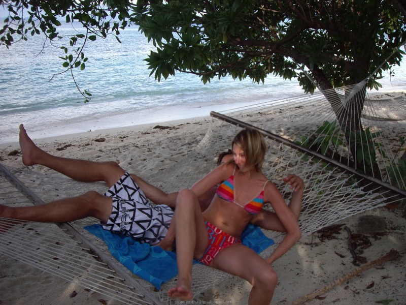 Сексуальные игры молодой пары на отдыхе 14 фото Сексуальные игры молодой пары на отдыхе 14 фото