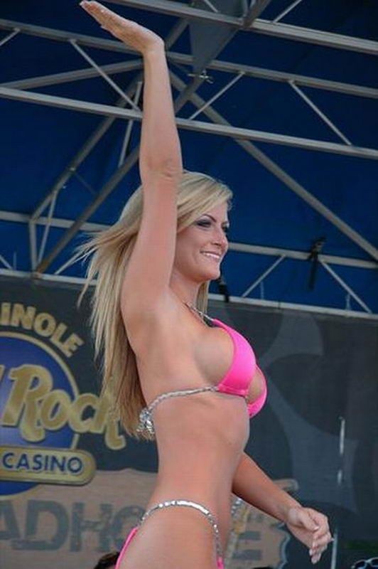 Роскошные барышни надели нижнее белье 11 фото Роскошные барышни надели нижнее белье 11 фото