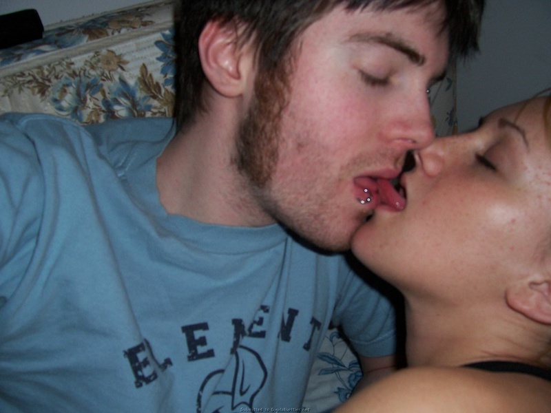 Молодые выложили сюда свою интимную жизнь 3 фото Молодые выложили сюда свою интимную жизнь 3 фото