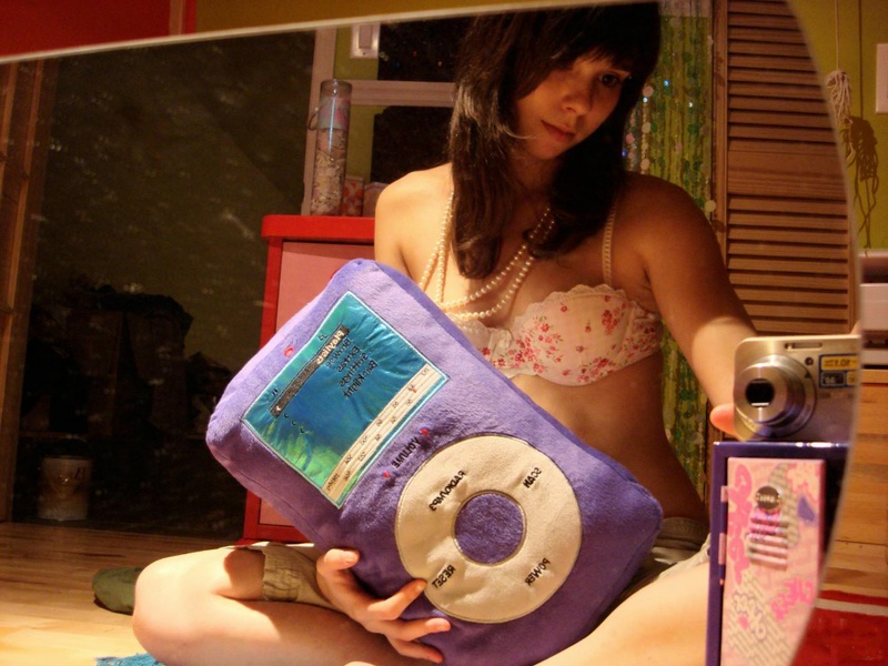 18летняя брюнетка делает селфи перед зеркалом на фотоаппарат 14 фото 18летняя брюнетка делает селфи перед зеркалом на фотоаппарат 14 фото