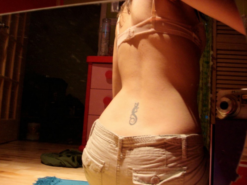 18летняя брюнетка делает селфи перед зеркалом на фотоаппарат 12 фото 18летняя брюнетка делает селфи перед зеркалом на фотоаппарат 12 фото