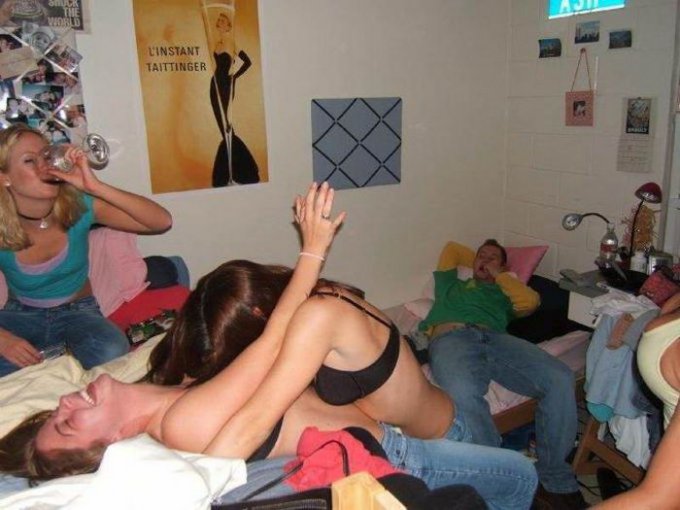 Вечеринка завершилась групповухой 12 фото Вечеринка завершилась групповухой 12 фото