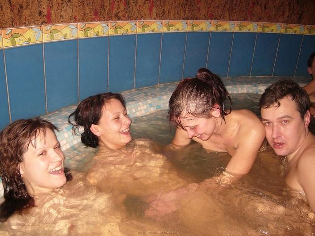 Страстный групповой секс в джакузи на досуге 28 фото Страстный групповой секс в джакузи на досуге 28 фото
