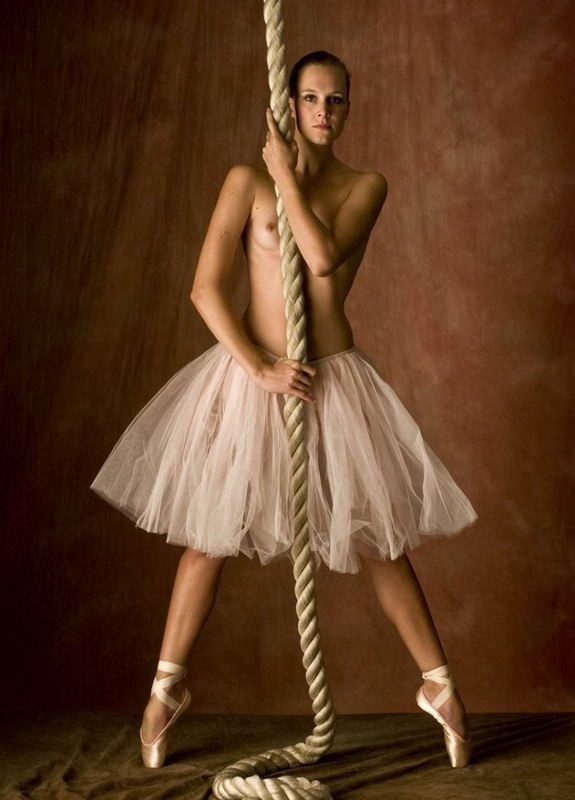 Потрясающие девушки крутят попками и показывают себя во всей красе 14 фото Потрясающие девушки крутят попками и показывают себя во всей красе 14 фото