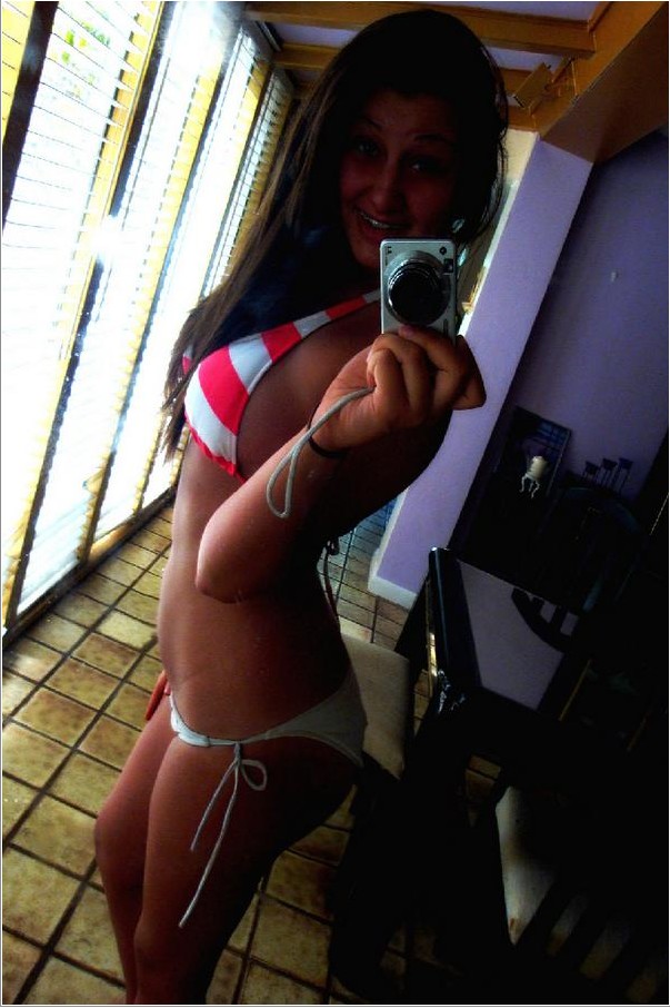 Голые подруги демонстрируют себя фоткаясь у зеркала 3 фото Голые подруги демонстрируют себя фоткаясь у зеркала 3 фото