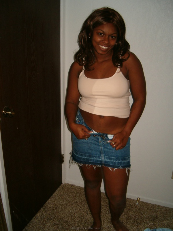 Пышная негритянка подставляет киску для пениса любимого 9 фото Пышная негритянка подставляет киску для пениса любимого 9 фото