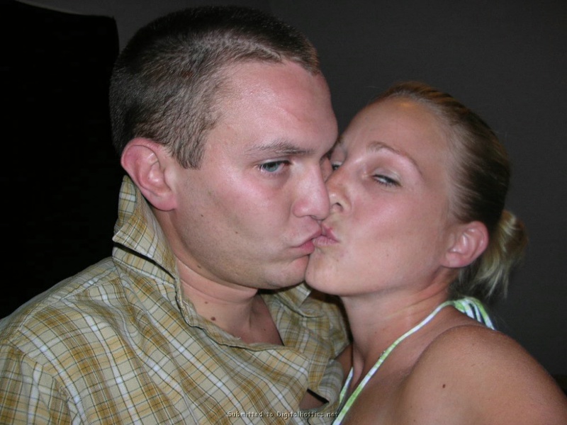 Отдых на яхтах и потрясающий секс ночью 15 фото Отдых на яхтах и потрясающий секс ночью 15 фото