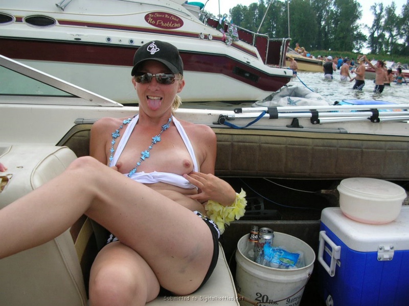 Отдых на яхтах и потрясающий секс ночью 6 фото Отдых на яхтах и потрясающий секс ночью 6 фото