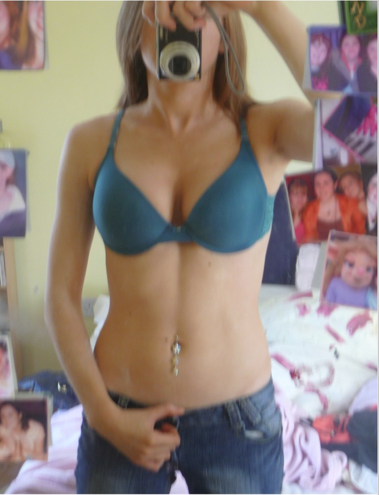 Молодые девки снимают свои сиськи 3 фото Молодые девки снимают свои сиськи 3 фото