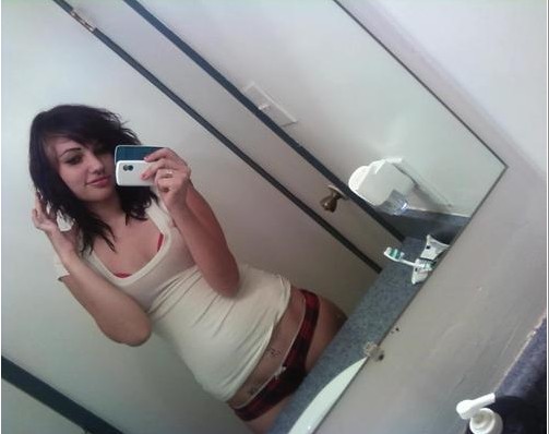 Молодые девки снимают свои сиськи 5 фото Молодые девки снимают свои сиськи 5 фото