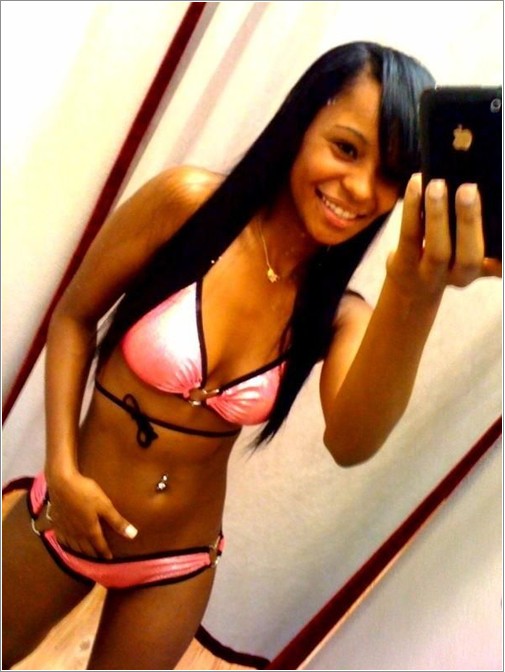 Молодые девки снимают свои сиськи 7 фото Молодые девки снимают свои сиськи 7 фото