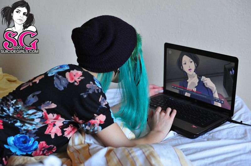 18летняя анимэшница с зелеными волосами разделась на постели 5 фото 18летняя анимэшница с зелеными волосами разделась на постели 5 фото