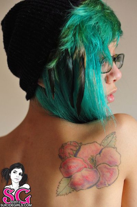 18летняя анимэшница с зелеными волосами разделась на постели 7 фото 18летняя анимэшница с зелеными волосами разделась на постели 7 фото