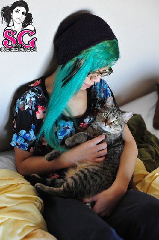 18летняя анимэшница с зелеными волосами разделась на постели 17 фото 18летняя анимэшница с зелеными волосами разделась на постели 17 фото