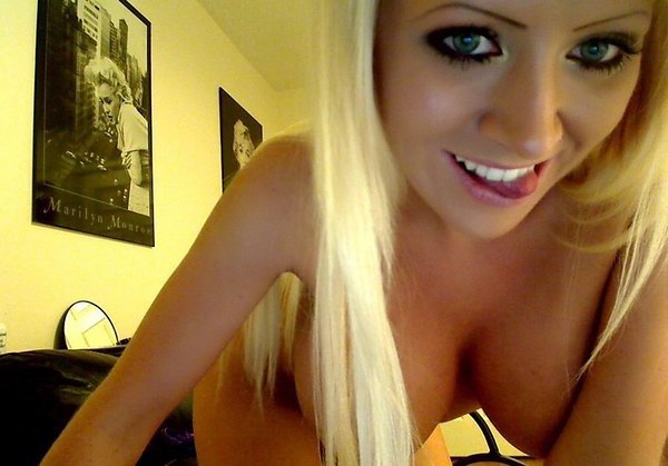 Сногсшибательная блондинка с большими сиськами 2 фото Сногсшибательная блондинка с большими сиськами 2 фото