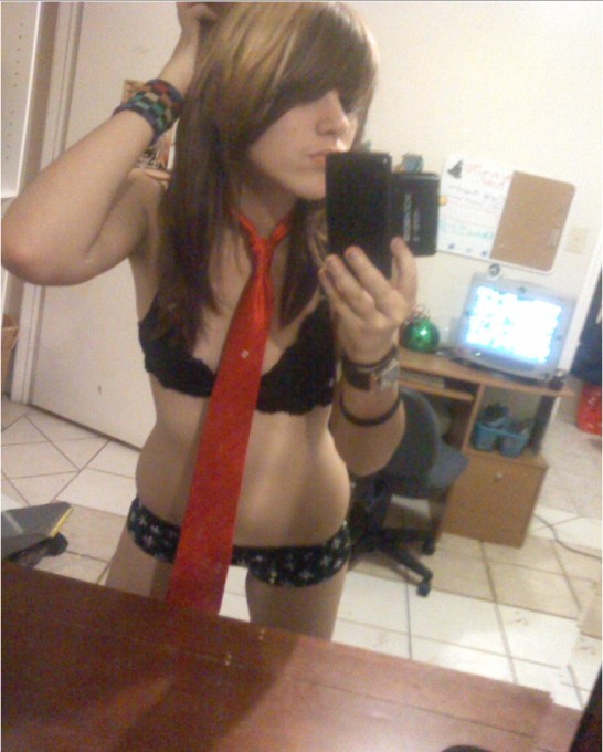 Сексуальные студентки показывают себя поклонникам 4 фото Сексуальные студентки показывают себя поклонникам 4 фото