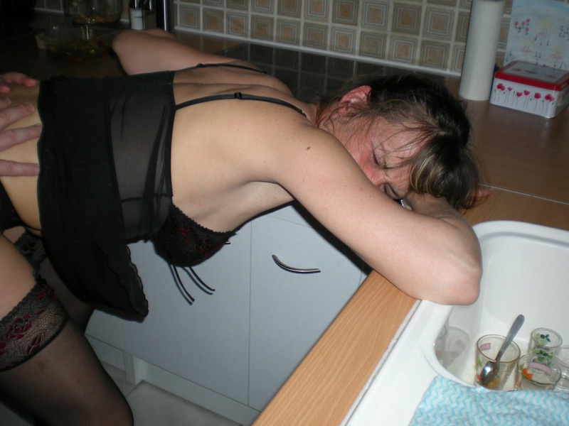 Мужик трахает раком чужую жену в нижнем белье 19 фото Мужик трахает раком чужую жену в нижнем белье 19 фото