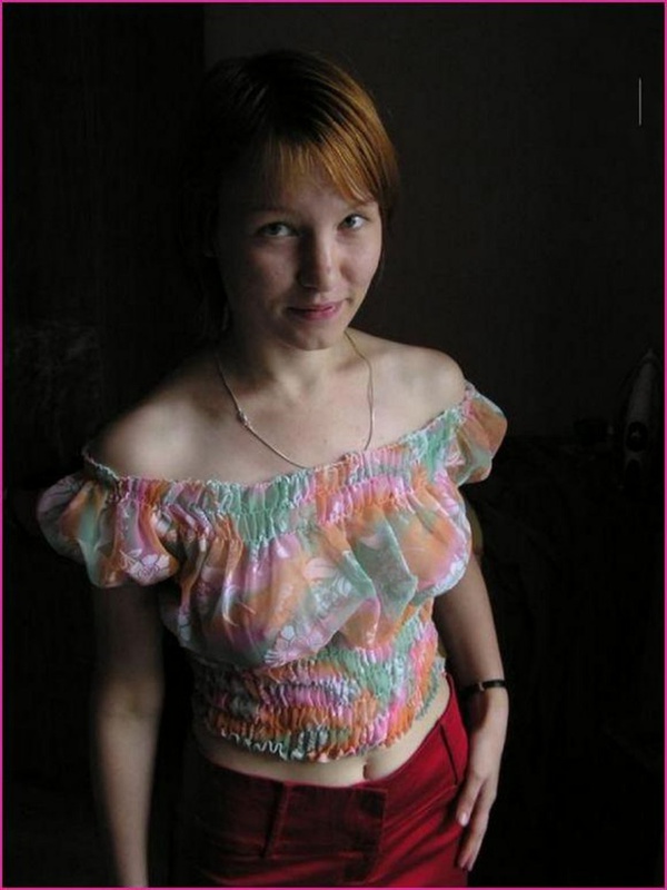 Рыжая дура мастурбирует клитор в подъезде 1 фото Рыжая дура мастурбирует клитор в подъезде 1 фото