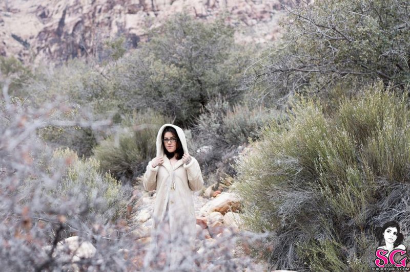 Татуированная крошка позирует в горах 31 фото Татуированная крошка позирует в горах 31 фото