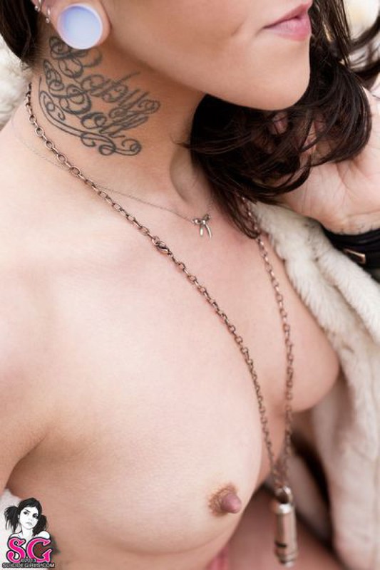 Татуированная крошка позирует в горах 33 фото Татуированная крошка позирует в горах 33 фото