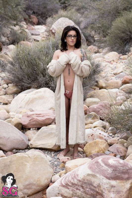 Татуированная крошка позирует в горах 36 фото Татуированная крошка позирует в горах 36 фото