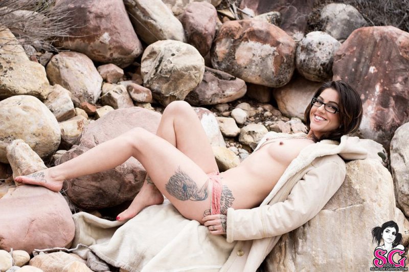 Татуированная крошка позирует в горах 29 фото Татуированная крошка позирует в горах 29 фото