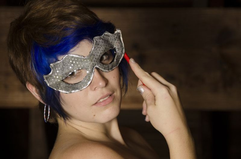 Полненькая неформалка позирует в столярной мастерской 11 фото Полненькая неформалка позирует в столярной мастерской 11 фото