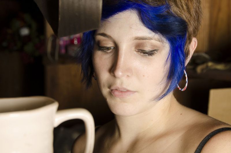 Полненькая неформалка позирует в столярной мастерской 16 фото Полненькая неформалка позирует в столярной мастерской 16 фото