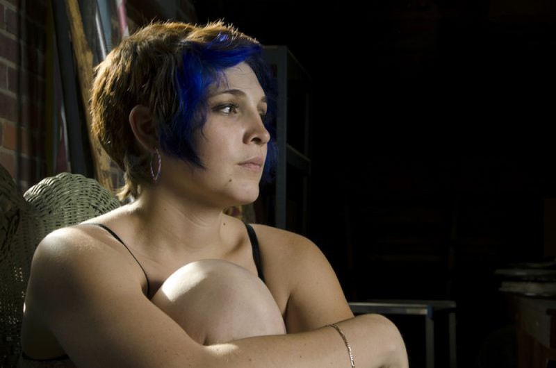 Полненькая неформалка позирует в столярной мастерской 12 фото Полненькая неформалка позирует в столярной мастерской 12 фото