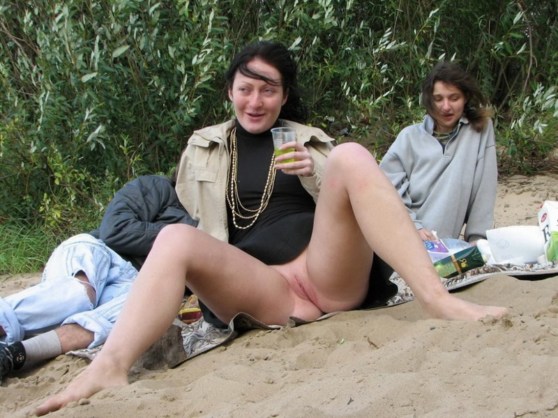 Развлеклись на природе у речки 5 фото Развлеклись на природе у речки 5 фото