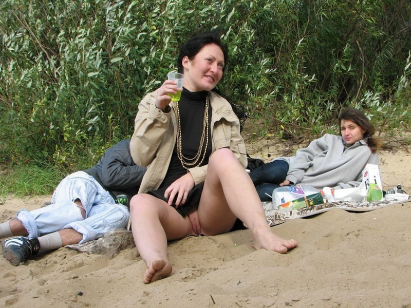 Развлеклись на природе у речки 11 фото Развлеклись на природе у речки 11 фото