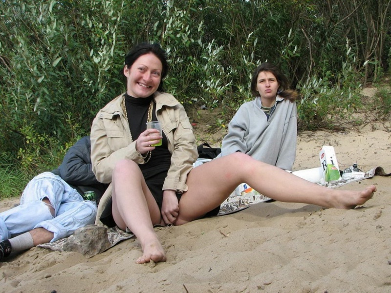 Развлеклись на природе у речки 10 фото Развлеклись на природе у речки 10 фото