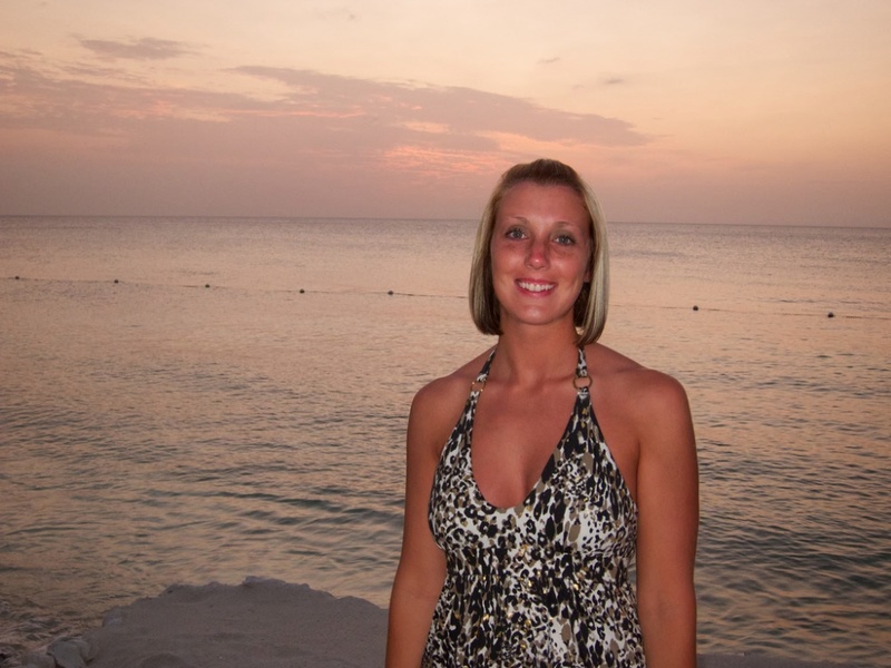 Белокурая мамочка из США позирует на отдыхе и дома 4 фото Белокурая мамочка из США позирует на отдыхе и дома 4 фото