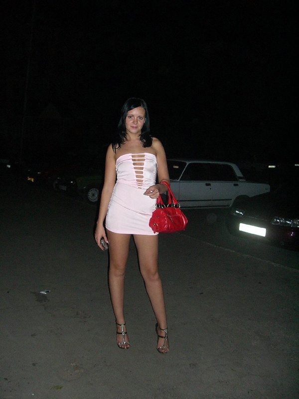 Голая брюнетка показала свое тело у моря 2 фото Голая брюнетка показала свое тело у моря 2 фото