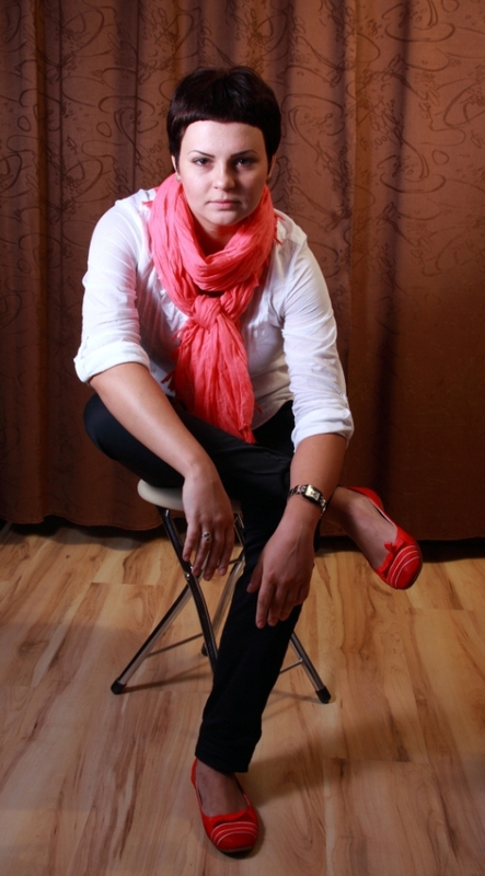 Полноватая девушка делает эро снимки в фотостудии 1 фото Полноватая девушка делает эро снимки в фотостудии 1 фото