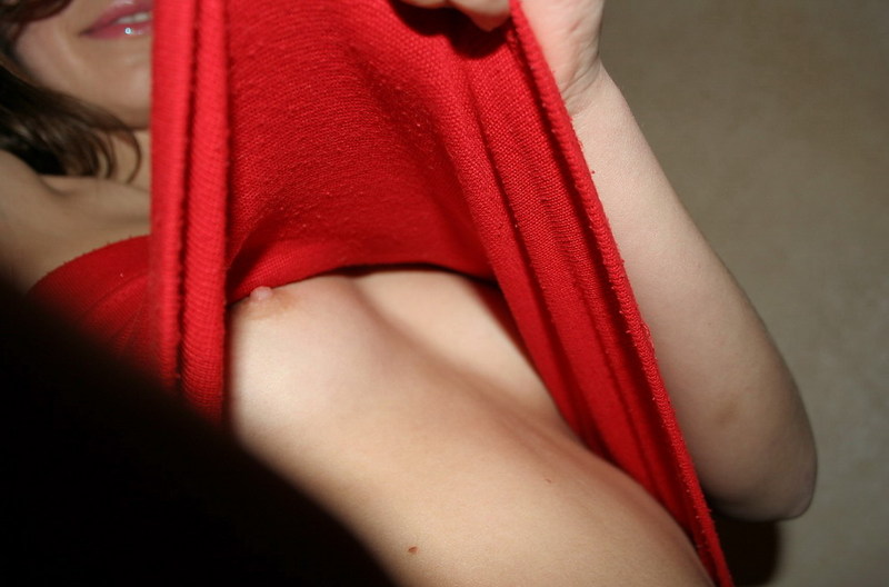 Похотливая шатенка сняла розовую куртку и джинсы на камеру 6 фото Похотливая шатенка сняла розовую куртку и джинсы на камеру 6 фото