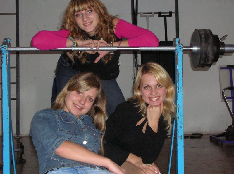 Русская блондинка в белых чулках возбуждает парня горячими позами 2 фото Русская блондинка в белых чулках возбуждает парня горячими позами 2 фото