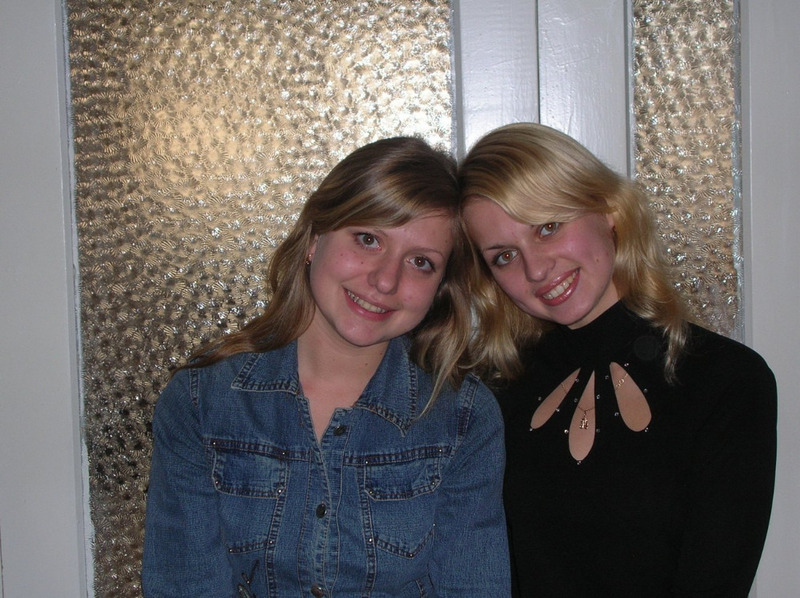 Русская блондинка в белых чулках возбуждает парня горячими позами 1 фото Русская блондинка в белых чулках возбуждает парня горячими позами 1 фото