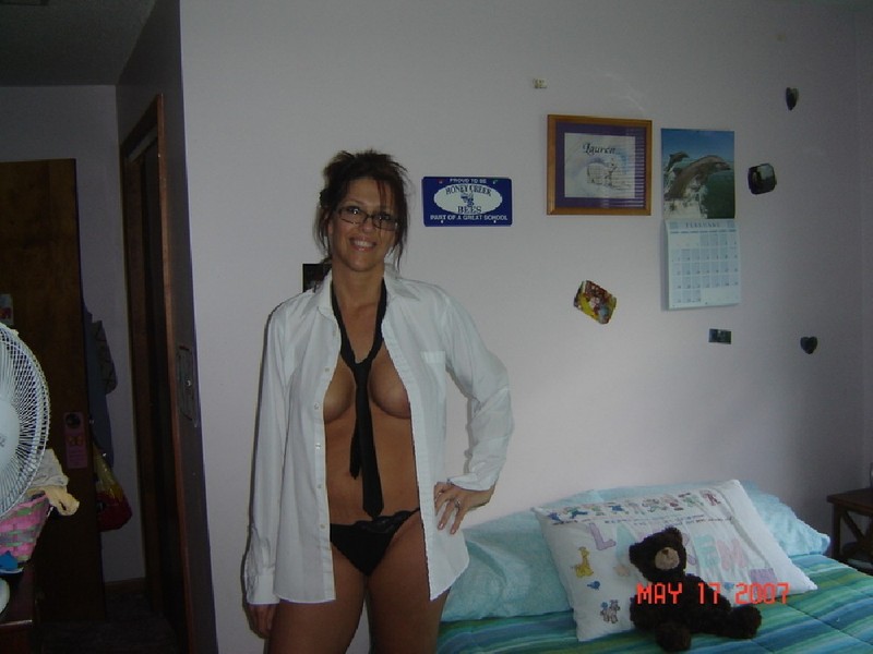 Пышногрудая дамочка соблазняет сочными формами 1 фото Пышногрудая дамочка соблазняет сочными формами 1 фото