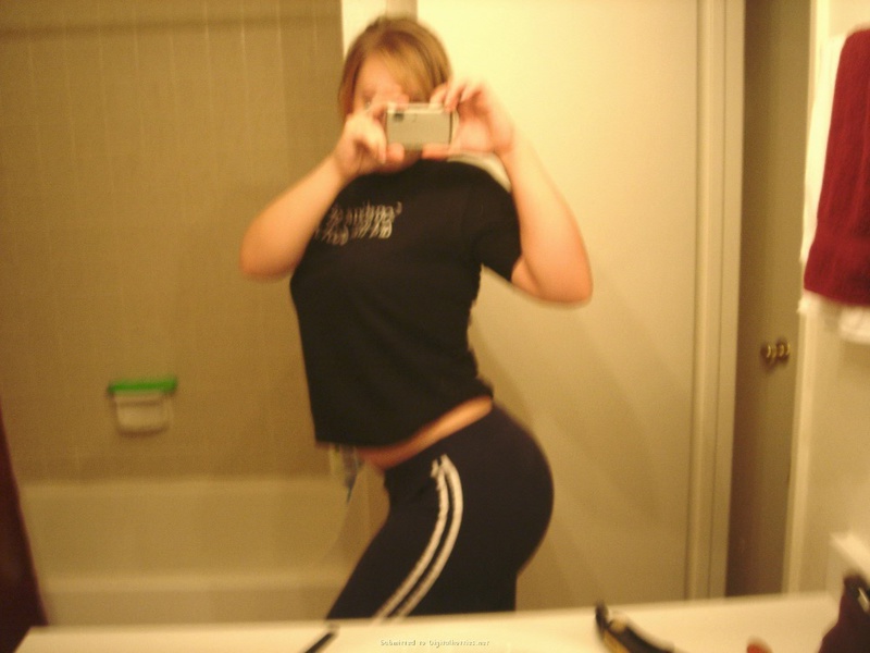 Пышечка фотографирует свои формы по всей квартире 24 фото Пышечка фотографирует свои формы по всей квартире 24 фото