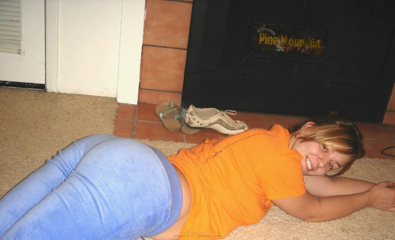 Пышечка фотографирует свои формы по всей квартире 10 фото Пышечка фотографирует свои формы по всей квартире 10 фото